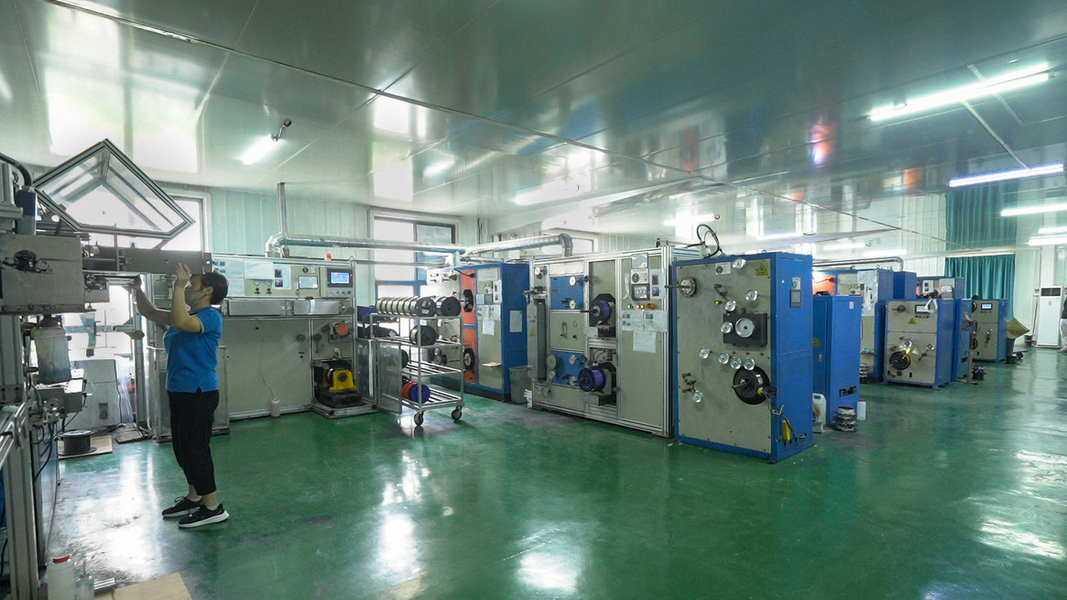 Shandong Yibo Optronics Technology Co., Ltd. خط تولید سازنده